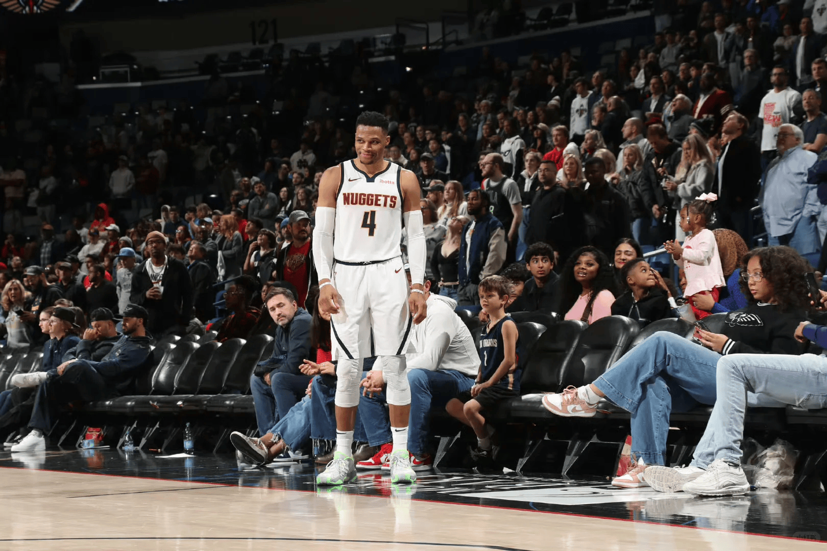 aoa体育活动-关于快船主控表现抢眼，场上组织能力无懈可击的信息