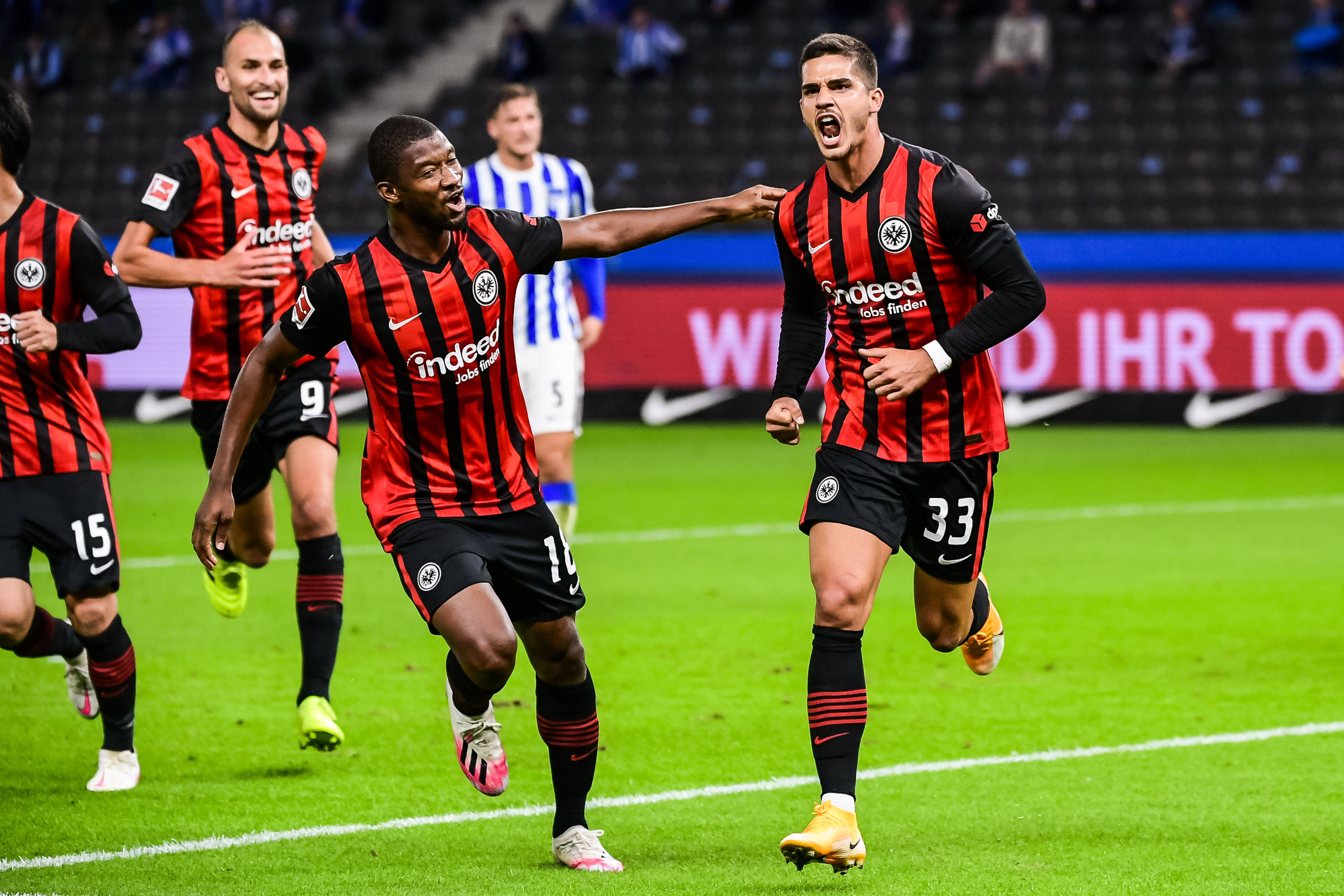 aoa体育活动-奥格斯堡胜出，球队实力精进值得期待