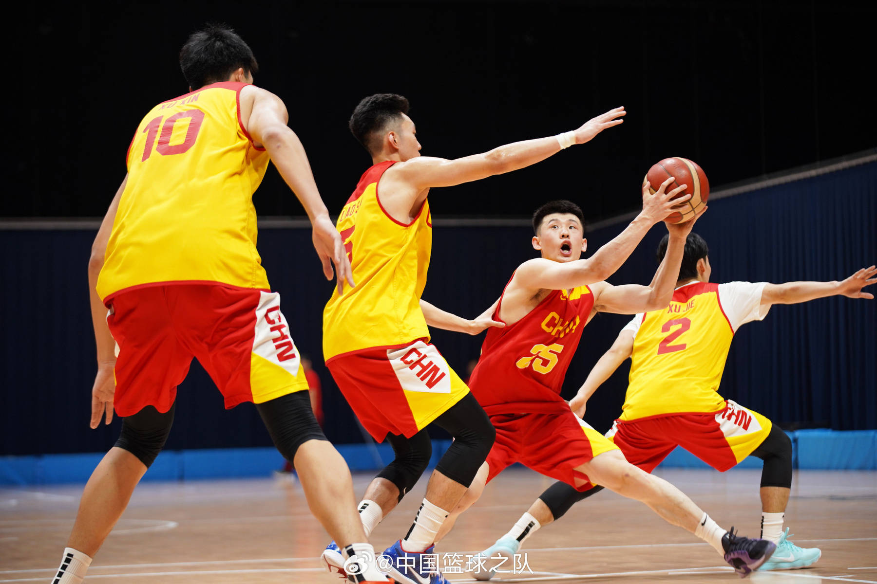 aoa体育官网-云南男篮备战状态火热，冲刺胜利的简单介绍