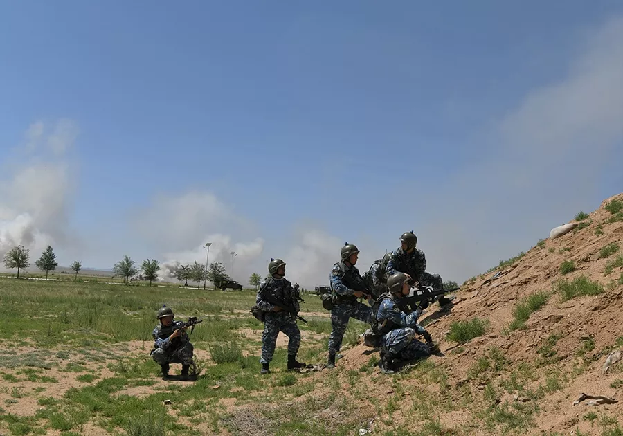 aoa体育馆-蓝军与红军的激烈对抗！罕见一决胜负的简单介绍