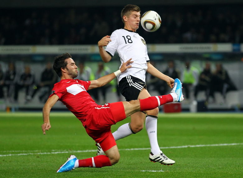 关于欧预赛比赛场上精彩绝伦,赛场氛围十足的信息 关于欧预赛比赛场上精彩绝伦,赛场氛围十足的信息