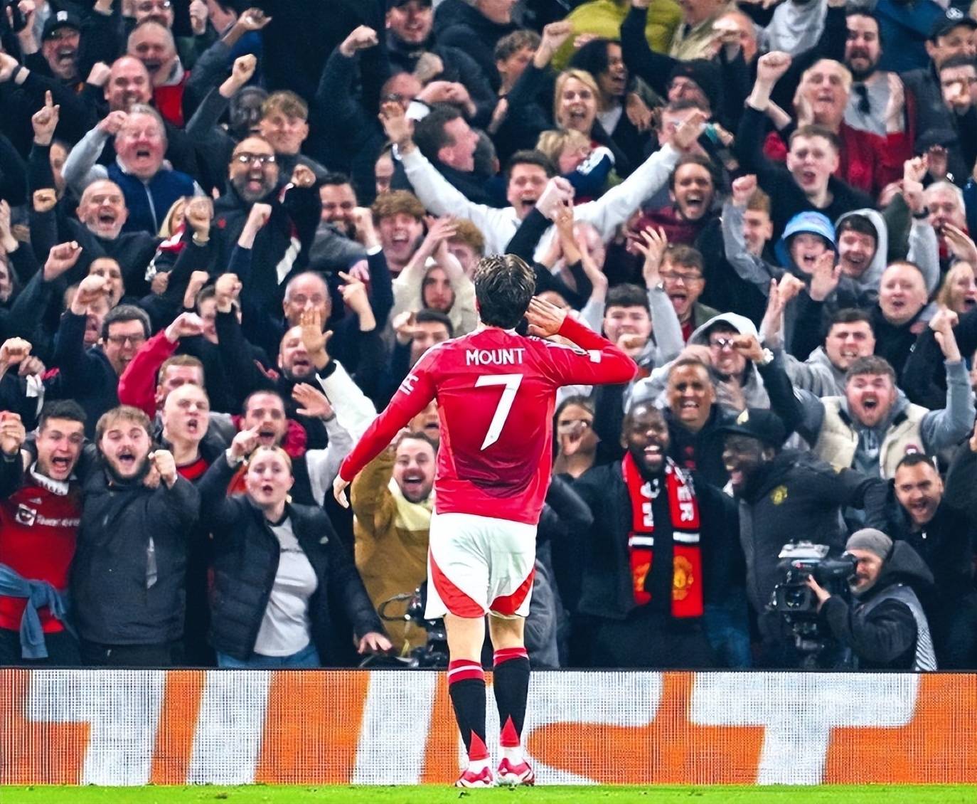 aoa体育馆-曼联遭遇连败，欧战希望渺茫