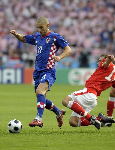 aoa体育馆-关于奥克兰及瑞典握手言和，携手跻身欧洲杯16强的信息