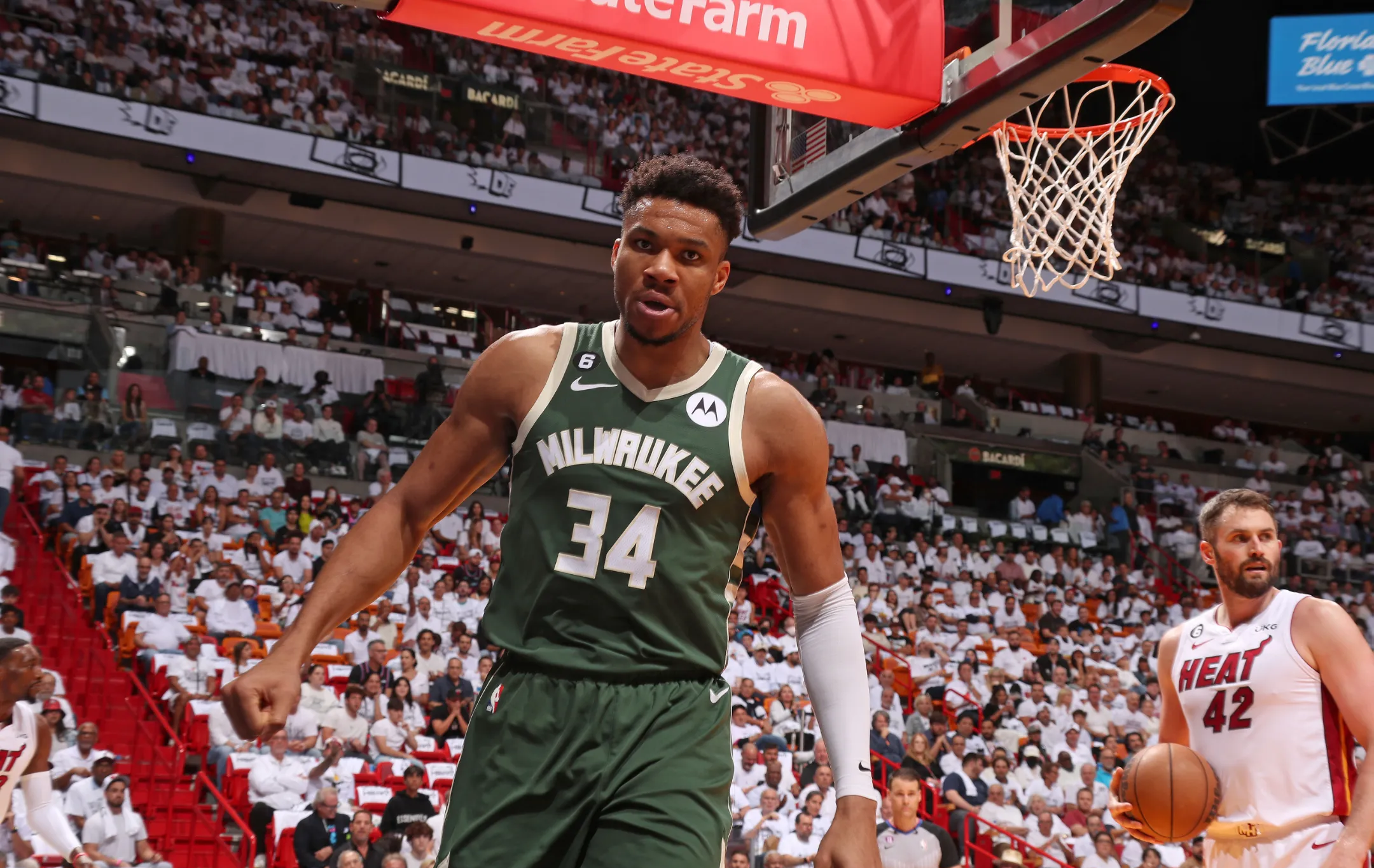 aoa体育教练-雄鹿全队爆发连胜势头