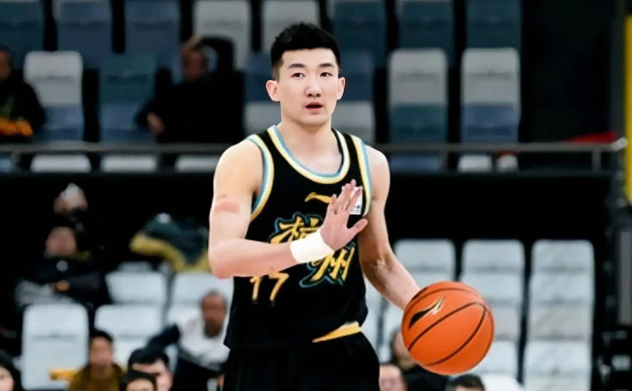 孙铭徽领衔的球队在CBA联赛中取得连胜 孙铭徽领衔的球队在CBA联赛中取得连胜